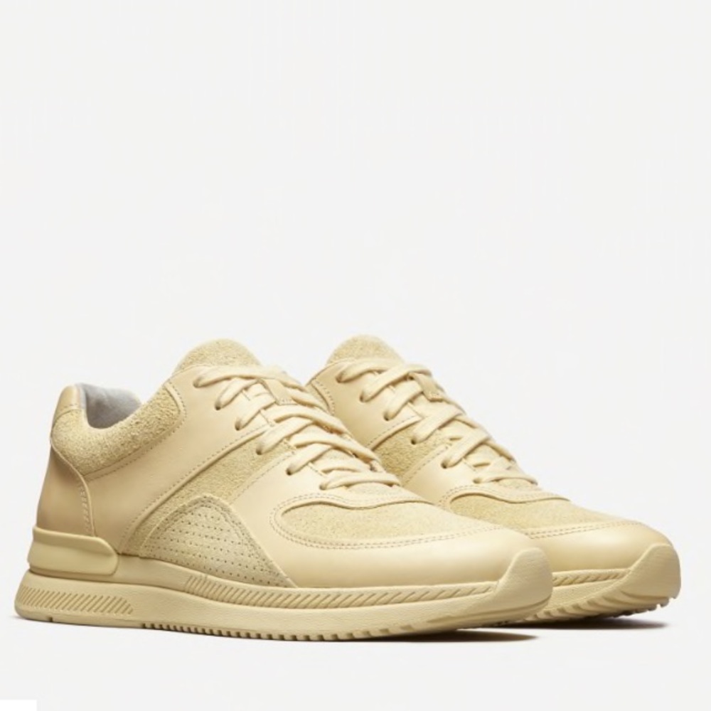 The trainer sneaker in color butter